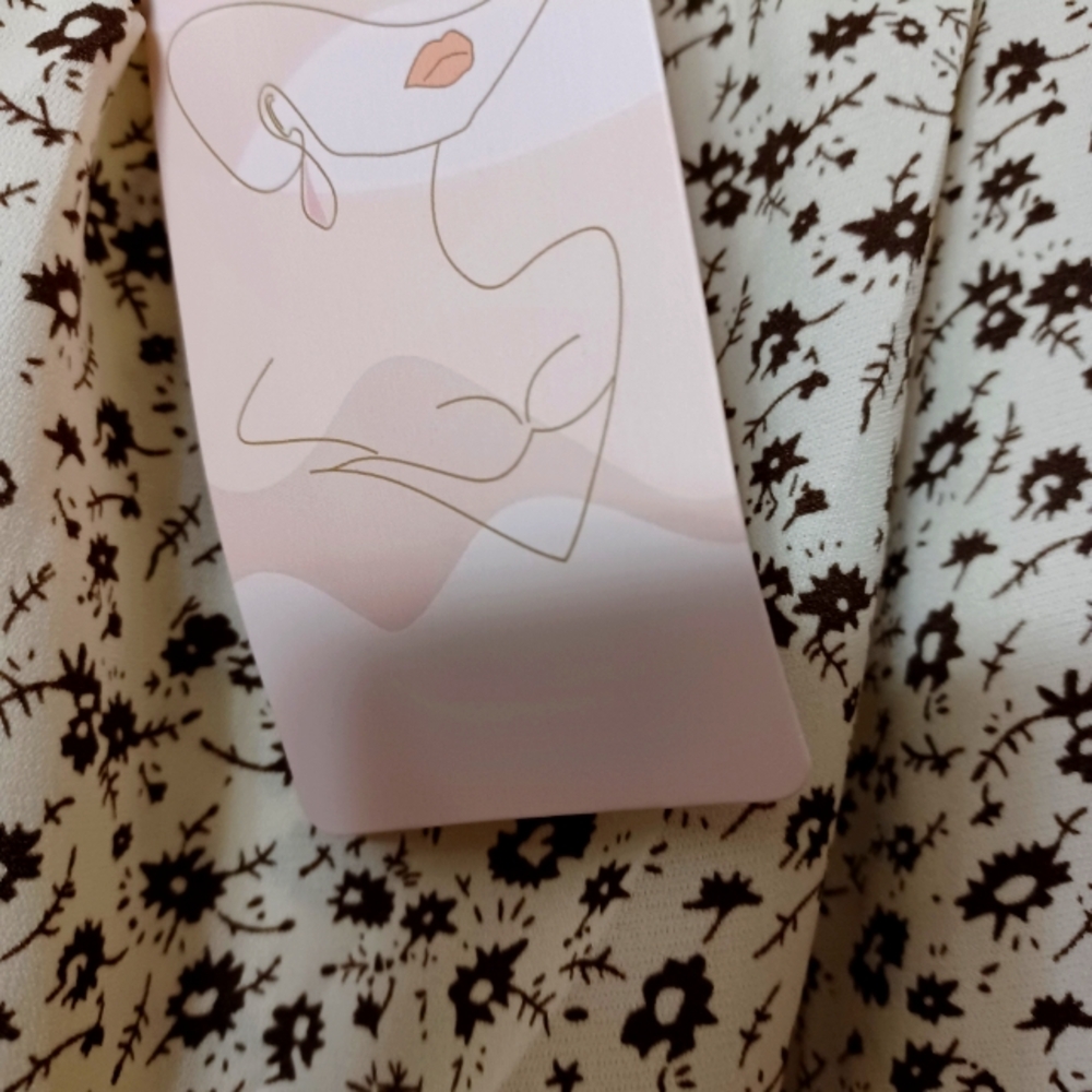 NWT Top cute brown and beige flowers